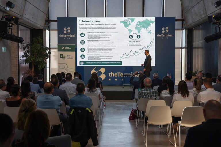 Caixa Popular reúne a empresas valencianas en un foro sobre internacionalización de alto nivel